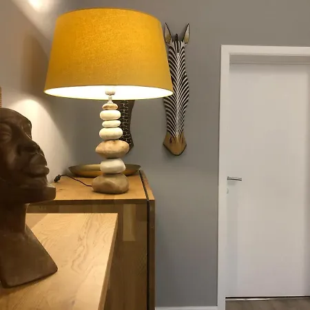Claire Et Liège, Toute Une Histoire... Appartement